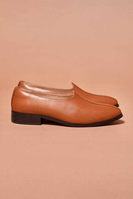 Dmodot Brown Leather Designer Shoes Online at Aza Fashions Dmodot_Brown Leather Designer Shoes _Online_at_Aza_Fashions