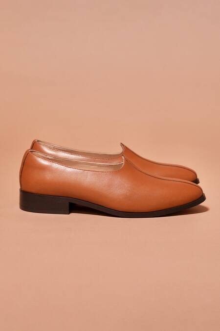 Buy Dmodot Brown Leather Designer Shoes Online at Aza Fashions Buy_Dmodot_Brown Leather Designer Shoes _Online_at_Aza_Fashions