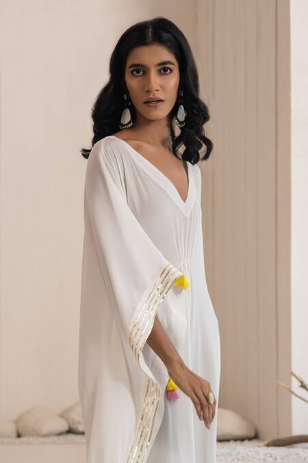 Buy Tuli Ivory Crepe Tassels V-neck Ujjar Kaftan Online at Aza Fashions Buy_Tuli_Ivory Crepe Tassels V-neck Ujjar Kaftan _Online_at_Aza_Fashions