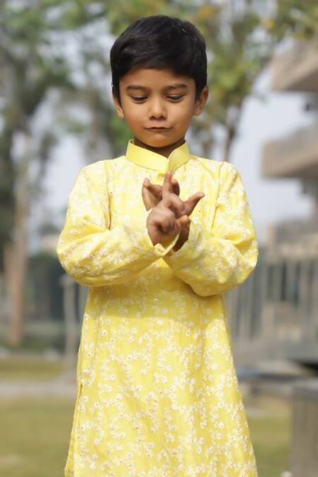 Taber Tikri Yellow Chanderi, Cotton Embroidery Floral Print Kurta Set Online at Aza Fashions Taber Tikri_Yellow Chanderi, Cotton Embroidery Floral Print Kurta Set _Online_at_Aza_Fashions