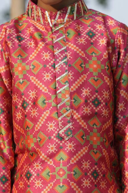 Taber Tikri_Red Cotton, Silk Embroidery Patola Print Kurta Set _Online_at_Aza_Fashions