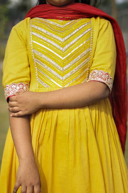 Buy_Taber Tikri_Yellow Cotton Embroidery Designer Kurta Set _Online_at_Aza_Fashions