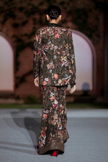 Mishru Kelly Floral Embroidered Blazer Set 