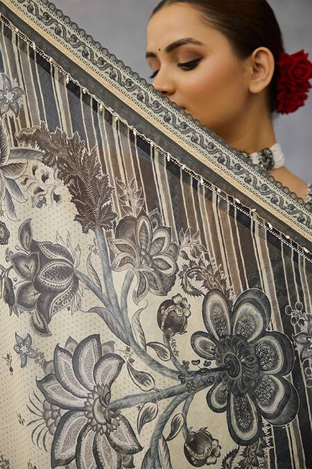 Buy_Torani_Black Embroidery, Tassels Kalamkari Phulera Scarf _Online_at_Aza_Fashions