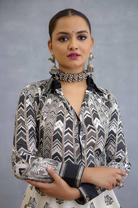 Buy Torani Black Linen Tassels Collared Kalamkari Avika Lehenga Set Online at Aza Fashions Buy_Torani_Black Linen Tassels Collared Kalamkari Avika Lehenga Set _Online_at_Aza_Fashions