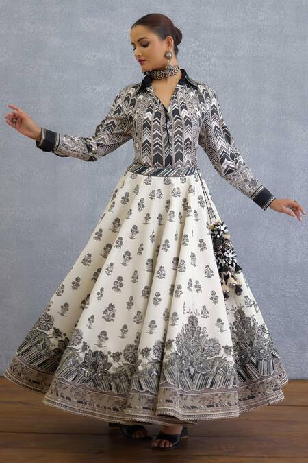 Shop Torani Black Linen Tassels Collared Kalamkari Avika Lehenga Set Online at Aza Fashions Shop_Torani_Black Linen Tassels Collared Kalamkari Avika Lehenga Set _Online_at_Aza_Fashions