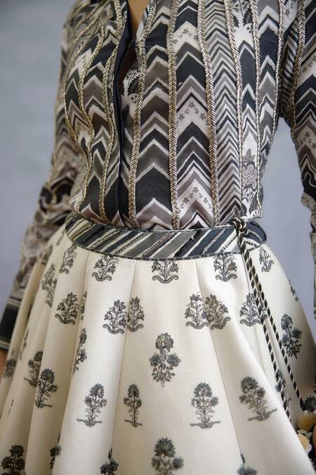 Buy Torani Black Linen Tassels Collared Kalamkari Avika Lehenga Set Buy_Torani_Black Linen Tassels Collared Kalamkari Avika Lehenga Set