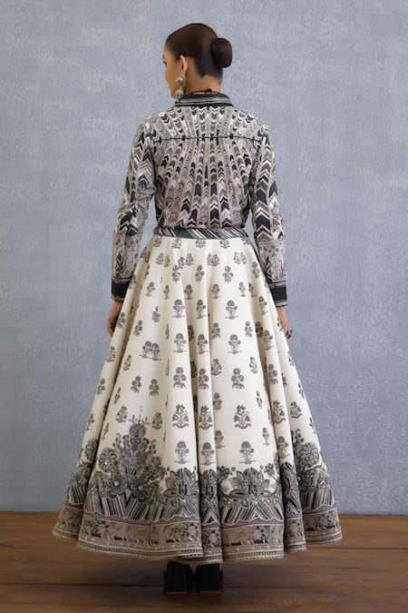 Shop Torani Black Linen Tassels Collared Kalamkari Avika Lehenga Set at Aza Fashions Shop_Torani_Black Linen Tassels Collared Kalamkari Avika Lehenga Set _at_Aza_Fashions