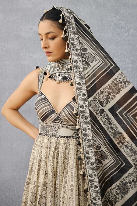 Buy_Torani_Black Chanderi, Silk, Cotton Embroidery Scoop Neck Kalamkari Sarika Anarkali Set 