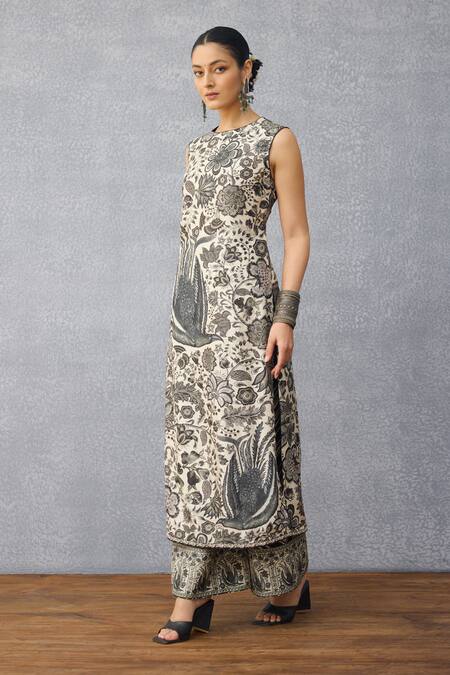 Buy Torani Black Organza, Round Neck Kalamkari Tanuja Kurta Set Online at Aza Fashions Buy_Torani_Black Organza, Round Neck Kalamkari Tanuja Kurta Set_Online_at_Aza_Fashions