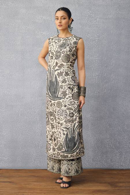 Shop Torani Black Organza, Round Neck Kalamkari Tanuja Kurta Set Online at Aza Fashions Shop_Torani_Black Organza, Round Neck Kalamkari Tanuja Kurta Set_Online_at_Aza_Fashions