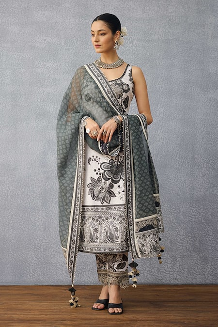 Buy_Torani_White Linen Embroidery, Tassels Scoop Neck Kalamkari Anvita Kurta Set _Online_at_Aza_Fashions