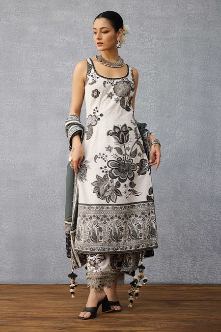 Shop_Torani_White Linen Embroidery, Tassels Scoop Neck Kalamkari Anvita Kurta Set _at_Aza_Fashions