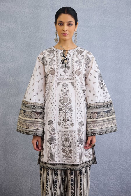 Buy_Torani_Multi Color Embroidery Round Neck Kalamkari Lyla Printed Kurta Set _Online_at_Aza_Fashions