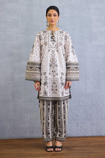 Shop_Torani_Multi Color Embroidery Round Neck Kalamkari Lyla Printed Kurta Set _Online_at_Aza_Fashions