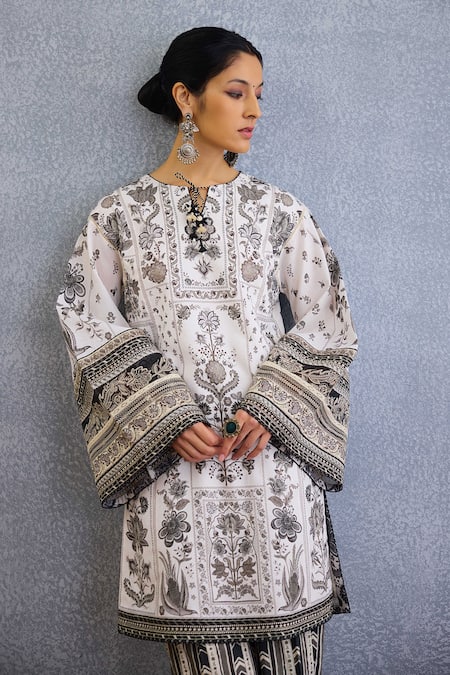 Buy_Torani_Multi Color Embroidery Round Neck Kalamkari Lyla Printed Kurta Set 