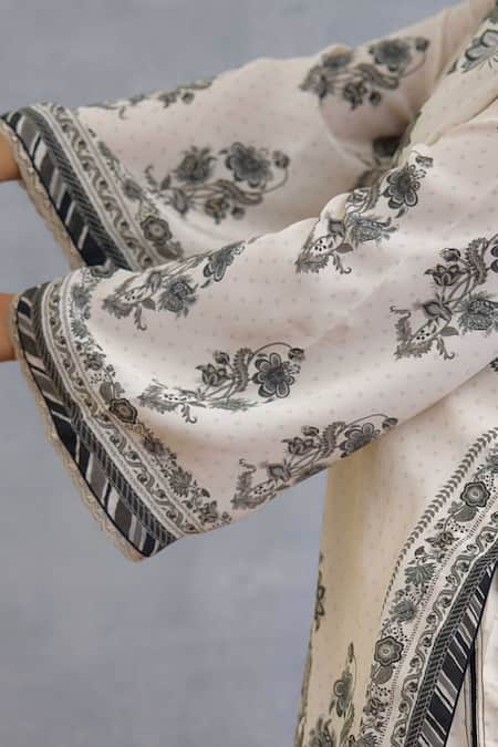 Torani Black Silk, Crepe Embroidery Keyhole Neck Kalamkari Aadhavi Kurta Set Online at Aza Fashions Torani_Black Silk, Crepe Embroidery Keyhole Neck Kalamkari Aadhavi Kurta Set _Online_at_Aza_Fashions