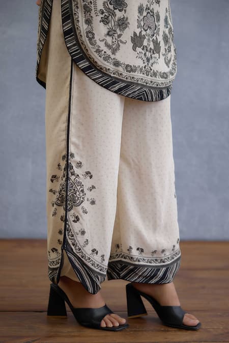 Buy Torani Black Silk, Crepe Embroidery Keyhole Neck Kalamkari Aadhavi Kurta Set Online at Aza Fashions Buy_Torani_Black Silk, Crepe Embroidery Keyhole Neck Kalamkari Aadhavi Kurta Set _Online_at_Aza_Fashions