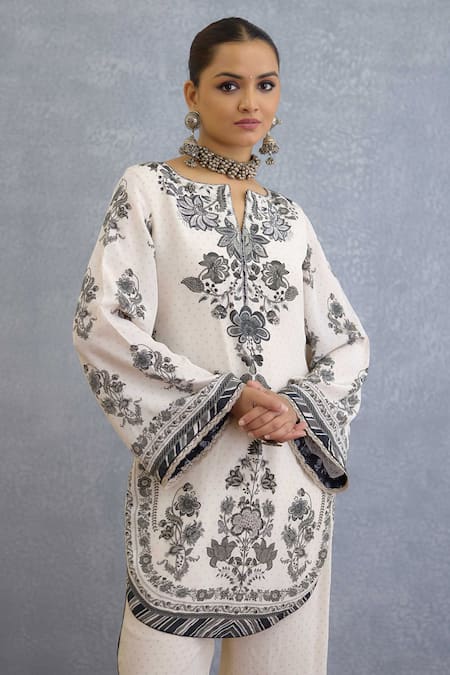 Shop Torani Black Silk, Crepe Embroidery Keyhole Neck Kalamkari Aadhavi Kurta Set Online at Aza Fashions Shop_Torani_Black Silk, Crepe Embroidery Keyhole Neck Kalamkari Aadhavi Kurta Set _Online_at_Aza_Fashions