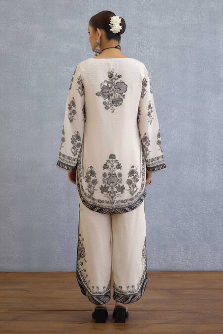 Shop Torani Black Silk, Crepe Embroidery Keyhole Neck Kalamkari Aadhavi Kurta Set at Aza Fashions Shop_Torani_Black Silk, Crepe Embroidery Keyhole Neck Kalamkari Aadhavi Kurta Set _at_Aza_Fashions