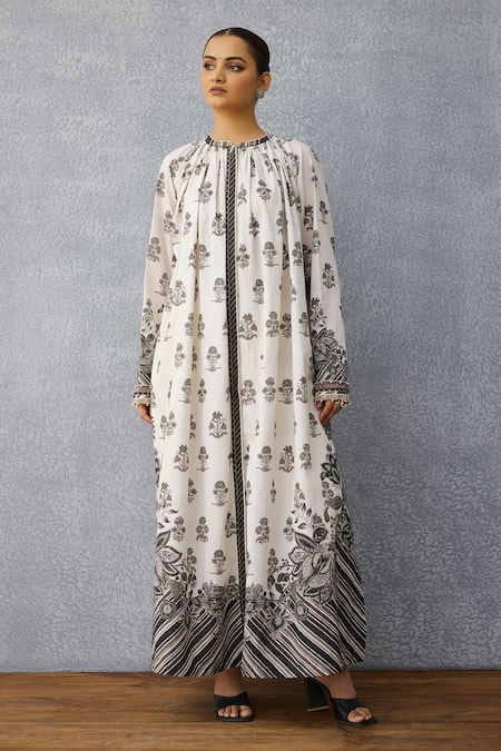 Torani Black Linen Round Neck Kalamkari Printed Kurta Set at Aza Fashions Torani_Black Linen Round Neck Kalamkari Printed Kurta Set _at_Aza_Fashions