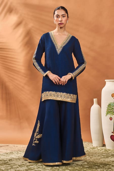 Buy Masaba Blue Silk, Organza Embroidery V-neck Trikone Sharara Set Buy_Masaba_Blue Silk, Organza Embroidery V-neck Trikone Sharara Set