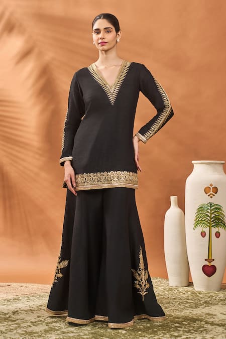 Buy Masaba Black Silk, Organza Embroidery V-neck Trikone Sharara Set Buy_Masaba_Black Silk, Organza Embroidery V-neck Trikone Sharara Set