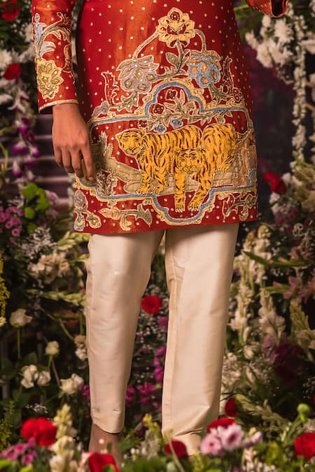 Aindhri By Mahitha_Red Tissue Embroidery Kurta Set _Online_at_Aza_Fashions