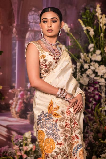 Aindhri By Mahitha_Ivory Silk Embroidery Round Neck Tissue Saree Set _Online_at_Aza_Fashions