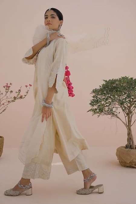 Shop Charu Makkar White Silk, Chanderi, Organza Embroidery V-neck Pearl Kurta Set at Aza Fashions Shop_Charu Makkar_White Silk, Chanderi, Organza Embroidery V-neck Pearl Kurta Set _at_Aza_Fashions