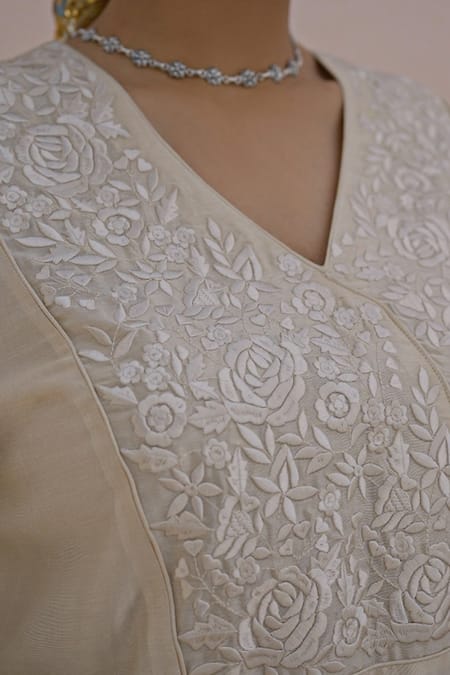 Charu Makkar White Silk, Chanderi, Organza Embroidery V-neck Pearl Kurta Set Online at Aza Fashions Charu Makkar_White Silk, Chanderi, Organza Embroidery V-neck Pearl Kurta Set _Online_at_Aza_Fashions