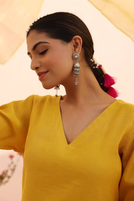 Charu Makkar_Mustard Chanderi, Tissue, Organza Embroidery V-neck Yellow Kurta Set _Online_at_Aza_Fashions