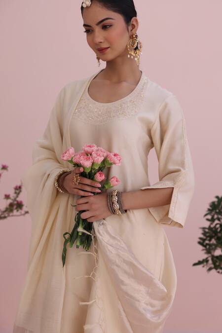 Buy_Charu Makkar_White Silk, Chanderi Embroidery Round Neck Pearl Kurta Set _Online_at_Aza_Fashions
