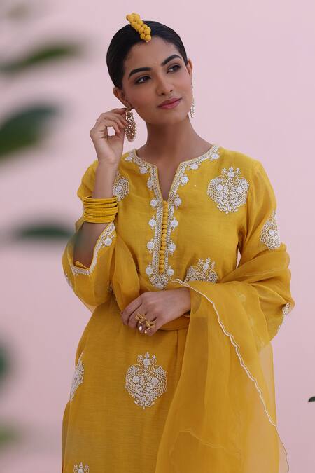Charu Makkar_Mustard Chanderi, Tissue, Organza Embroidery Split V-neck Yellow Kurta Set _Online_at_Aza_Fashions