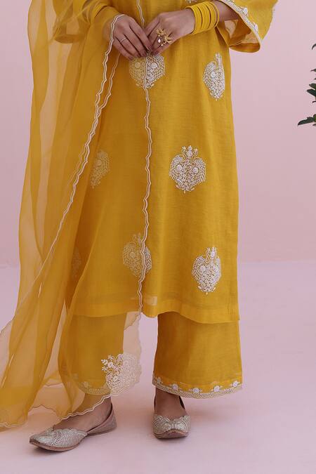 Buy Charu Makkar Mustard Chanderi, Tissue, Organza Embroidery Split V-neck Yellow Kurta Set Online at Aza Fashions Buy_Charu Makkar_Mustard Chanderi, Tissue, Organza Embroidery Split V-neck Yellow Kurta Set _Online_at_Aza_Fashions