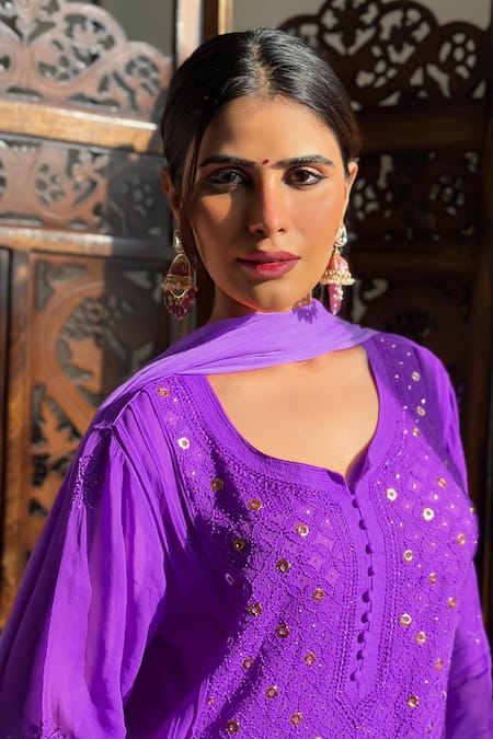 Buy_Label Aishwaryrika_Purple Georgette Embroidery Split V-neck Chikankari Kurta Set _Online_at_Aza_Fashions