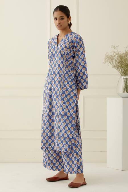 Musal_Blue Cotton, Kota Doria V-neck Floral Print Straight Kurta Set _Online_at_Aza_Fashions