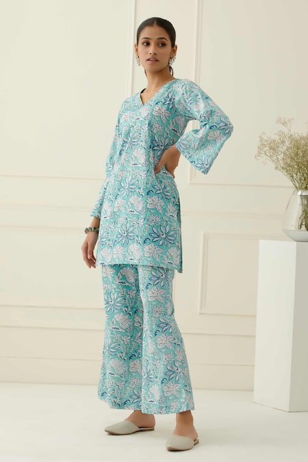 Musal_Aqua Cotton, Georgette V-neck Printed Ice Blue Kurta Set_Online_at_Aza_Fashions