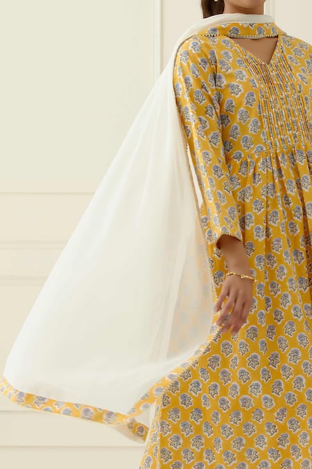 Shop_Musal_Yellow Cotton, Georgette Embroidery V-neck Printed Kurta Set With Dupatta_Online_at_Aza_Fashions