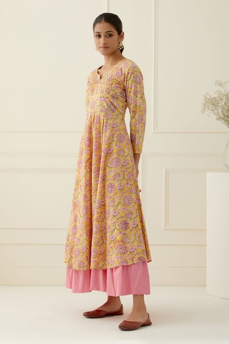 Musal_Yellow Cotton, Kota Doria Split V-neck Floral Printed Kurta Set _Online_at_Aza_Fashions