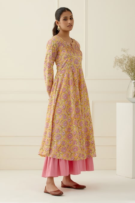 Buy_Musal_Yellow Cotton, Kota Doria Split V-neck Floral Printed Kurta Set _Online_at_Aza_Fashions