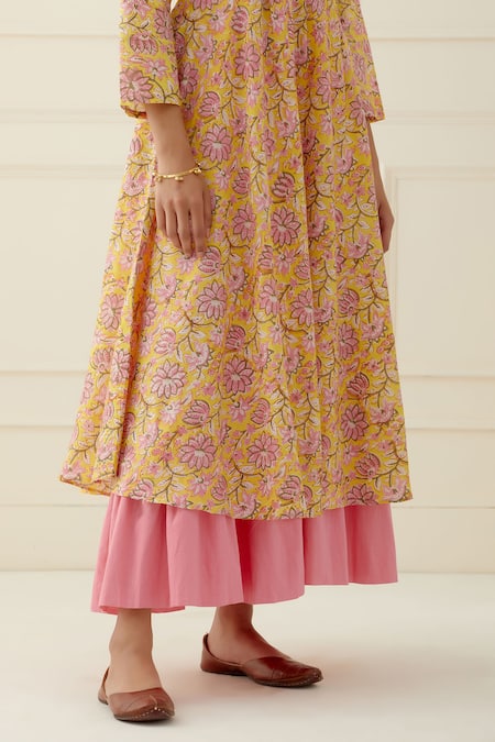 Buy_Musal_Yellow Cotton, Kota Doria Split V-neck Floral Printed Kurta Set 