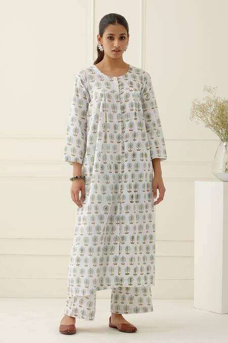 Musal_White Cotton, Kota Doria Round Neck Printed Kurta Set _at_Aza_Fashions