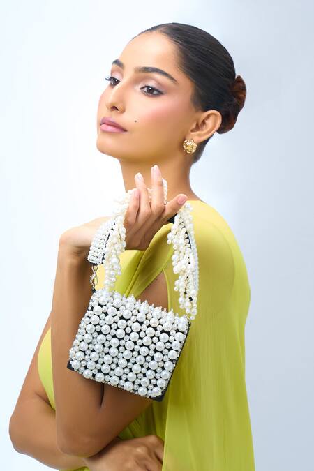 Buy_Nazaakat By Samara Singh_Black Pearls Velvet Embellished Clutch 