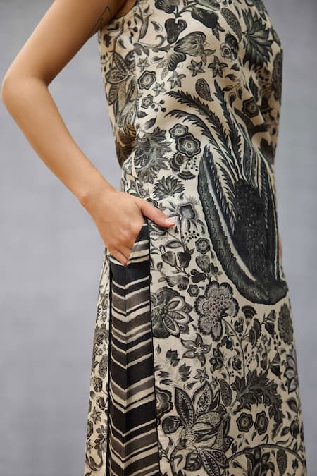 Torani Black Silk Embroidery Round Neck Kalamkari Tanuja Kurta Set at Aza Fashions Torani_Black Silk Embroidery Round Neck Kalamkari Tanuja Kurta Set _at_Aza_Fashions