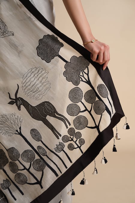 Grassroot By Anita Dongre_Ivory , Silk Tassels Round Neck Classic Saree With Blouse_at_Aza_Fashions