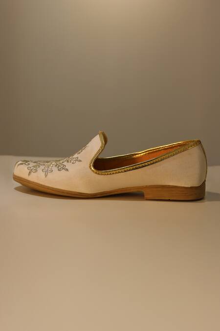 Hilo Design_Off White Embroidery Luxe Empress Designer Shoes _Online_at_Aza_Fashions