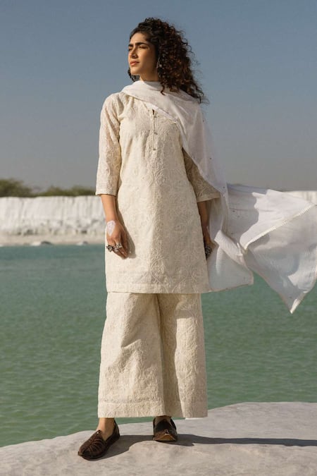 Buy Karaj Jaipur Off White Chanderi, Kota Doria Embroidery Split V-neck Kurta Set Online at Aza Fashions Buy_Karaj Jaipur_Off White Chanderi, Kota Doria Embroidery Split V-neck Kurta Set _Online_at_Aza_Fashions