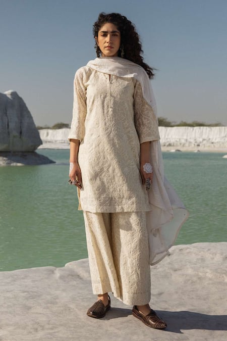 Shop Karaj Jaipur Off White Chanderi, Kota Doria Embroidery Split V-neck Kurta Set Online at Aza Fashions Shop_Karaj Jaipur_Off White Chanderi, Kota Doria Embroidery Split V-neck Kurta Set _Online_at_Aza_Fashions