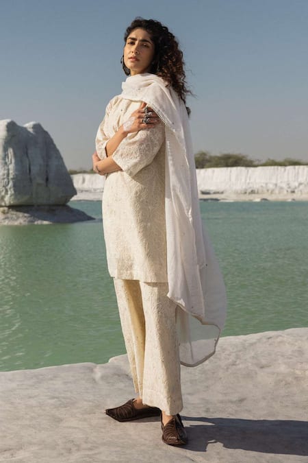 Karaj Jaipur Off White Chanderi, Kota Doria Embroidery Split V-neck Kurta Set at Aza Fashions Karaj Jaipur_Off White Chanderi, Kota Doria Embroidery Split V-neck Kurta Set _at_Aza_Fashions